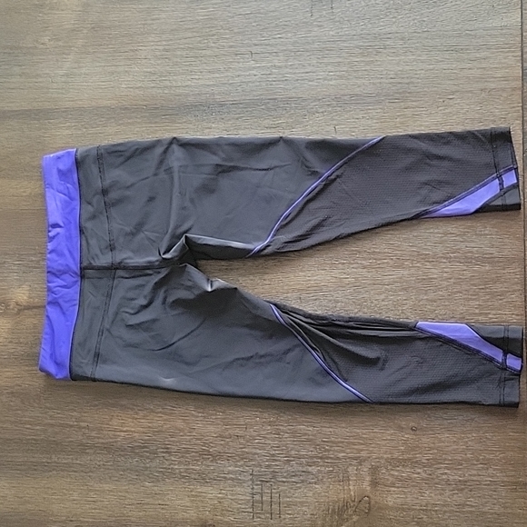 Lululemon Athletica Run Legging 3/4 Crop - Size 6 - Picture 4 of 9